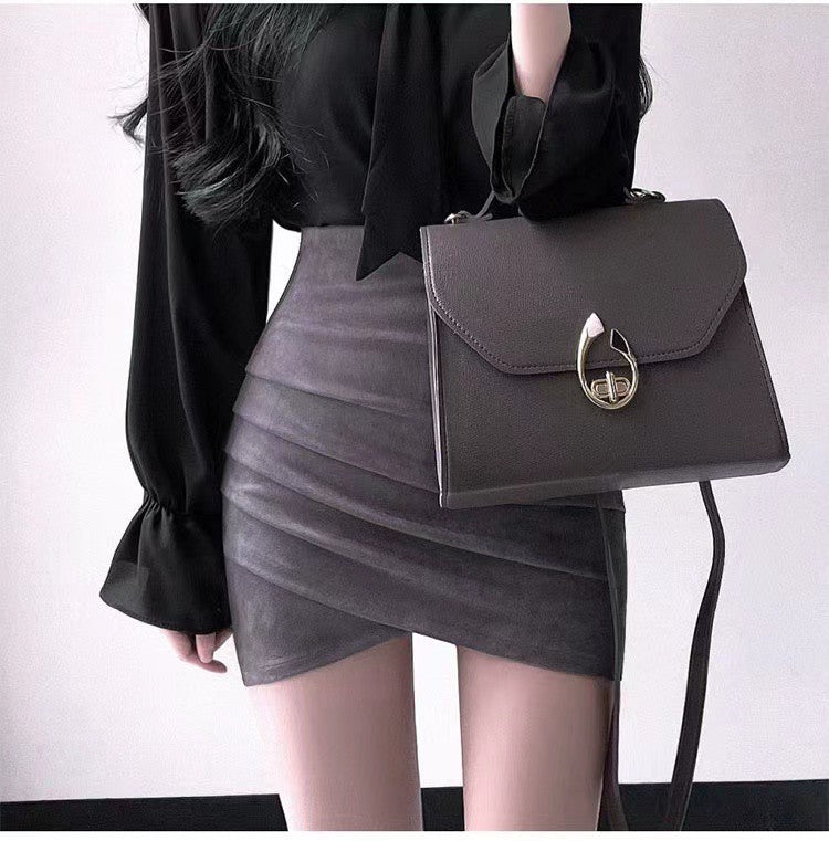 Jupe Courte Irregulière & Taille Haute - Amira Paris