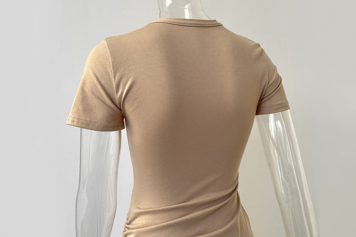Robe à Manches Courtes avec Fente Latérale - Amira Paris