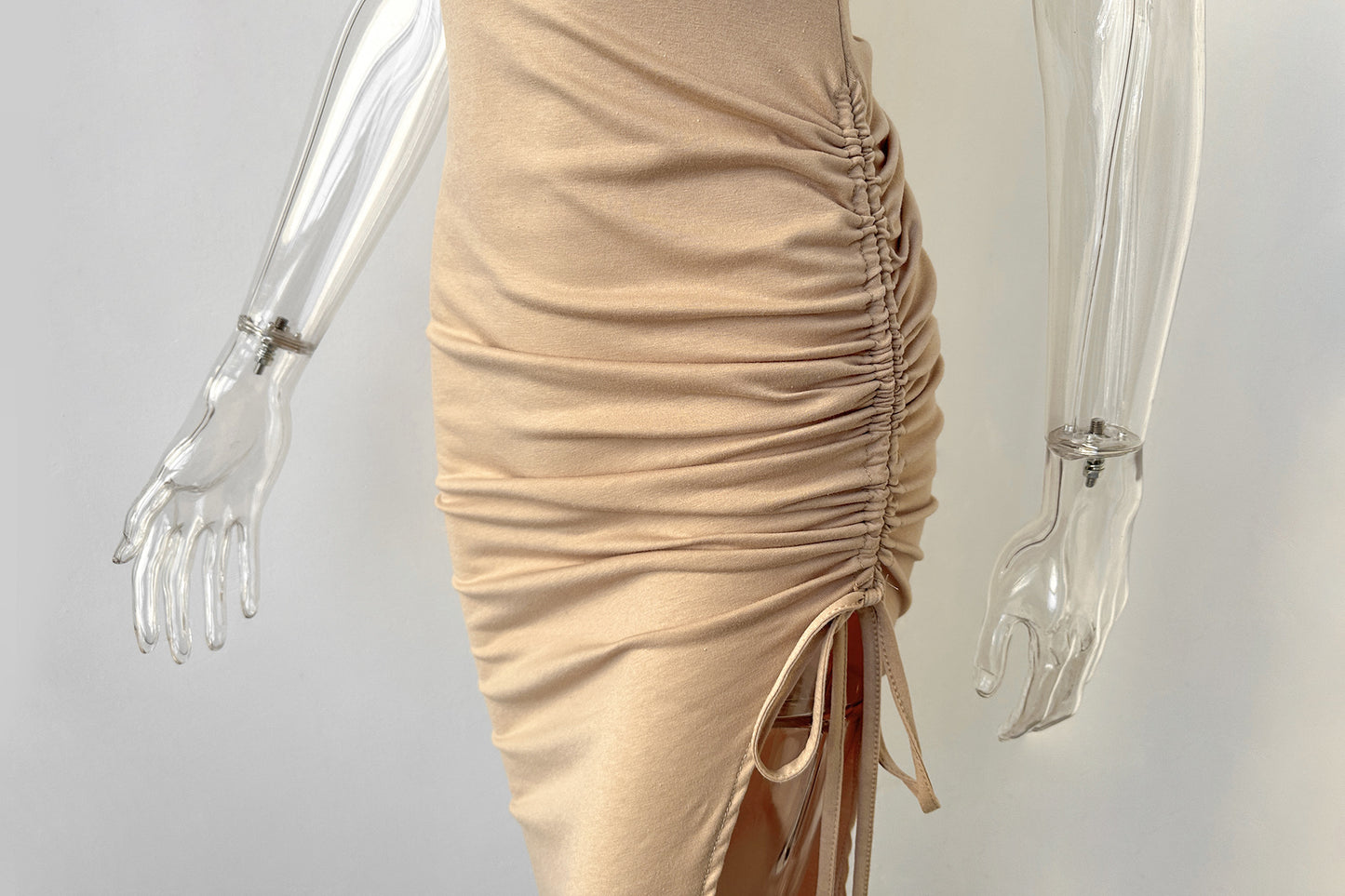 Robe à Manches Courtes avec Fente Latérale - Amira Paris