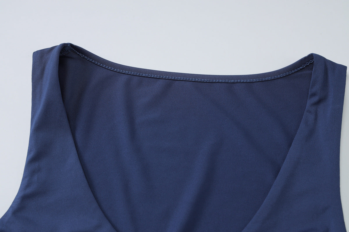 Robe Plissée Moulante Sans Manches & Col en U - Amira Paris