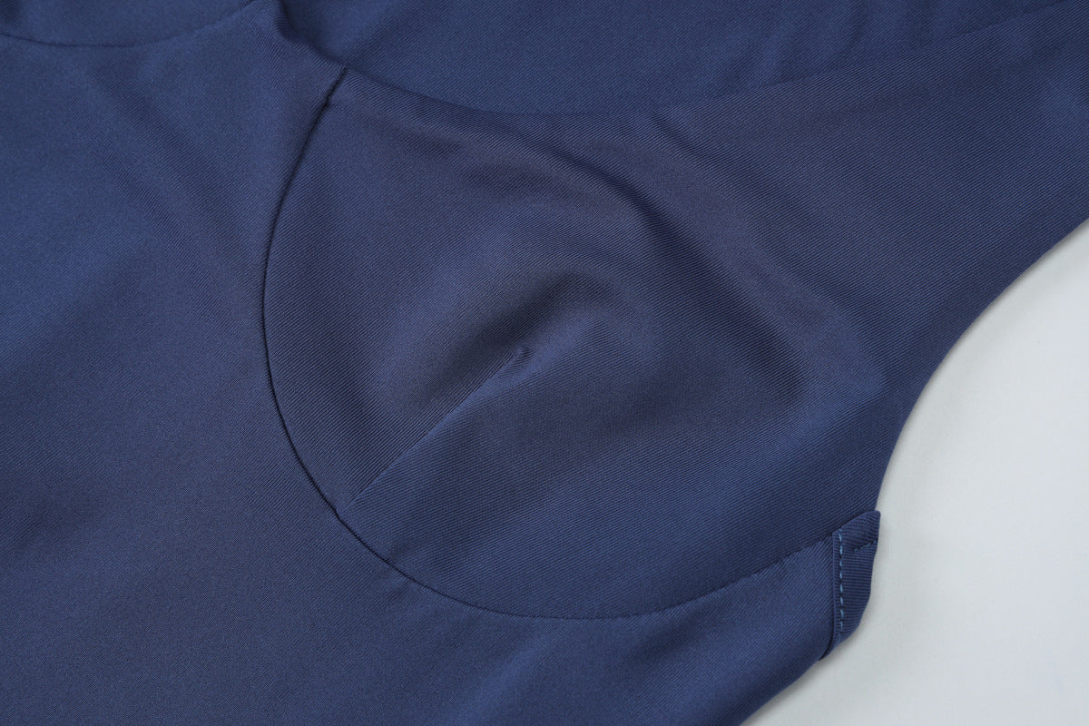 Robe Plissée Moulante Sans Manches & Col en U - Amira Paris