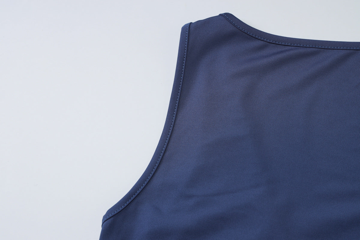 Robe Plissée Moulante Sans Manches & Col en U - Amira Paris